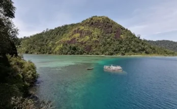 Marine Tourism in West Sumatra that Offer Amazing Natural Charm