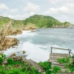Nglambor Beach